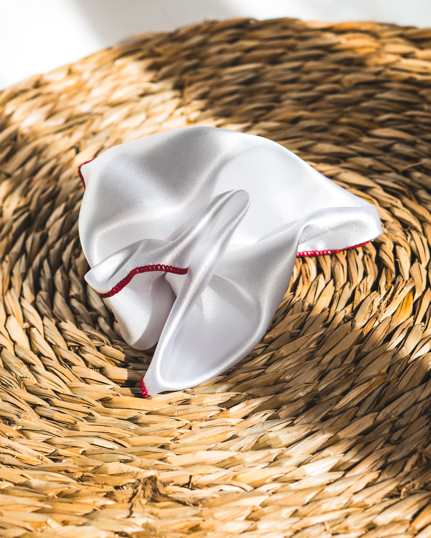 Blanco filos burdeos