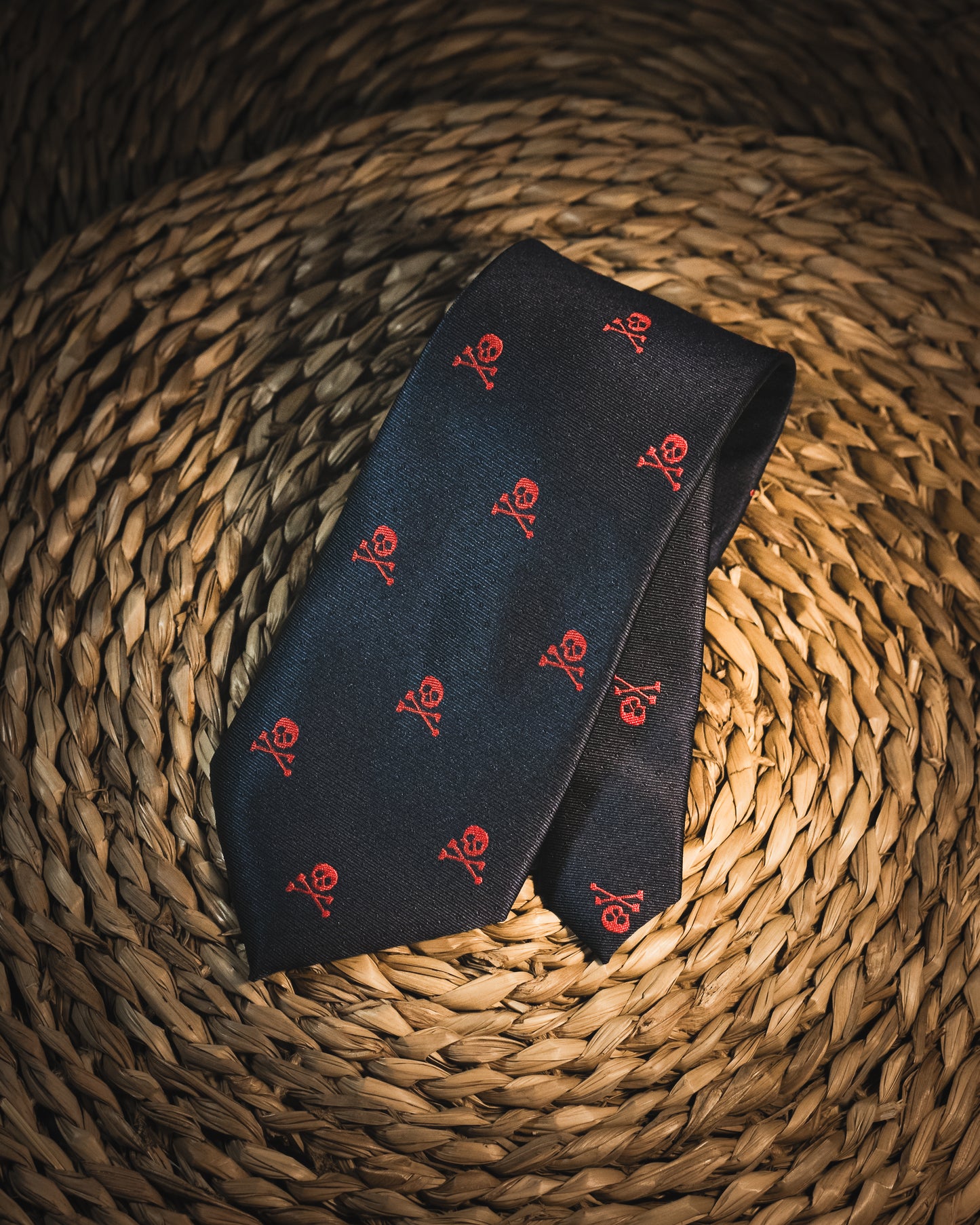 Canina azul marino y burdeos