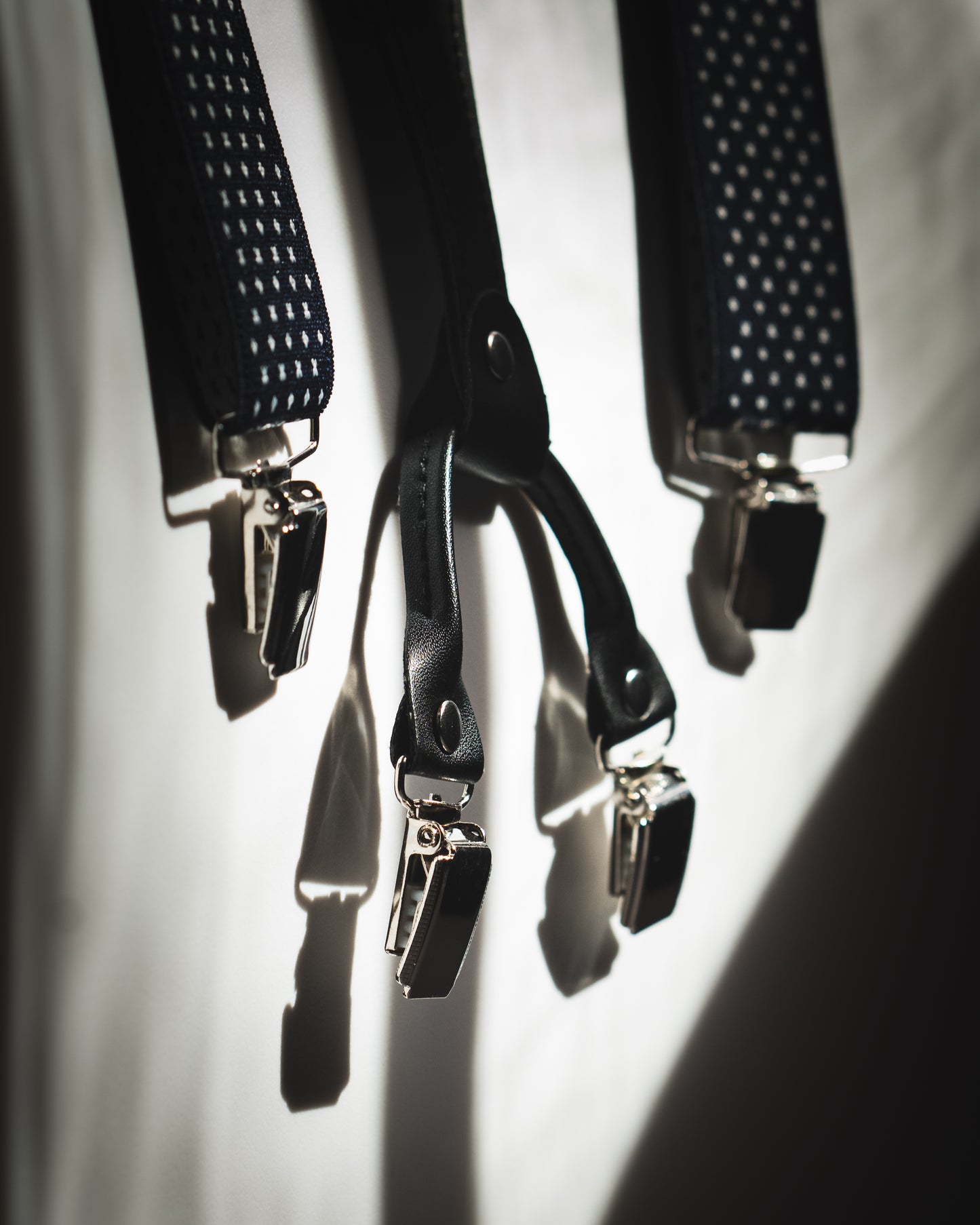 TIRANTES AZUL MARINO MICROTOPO BLANCO