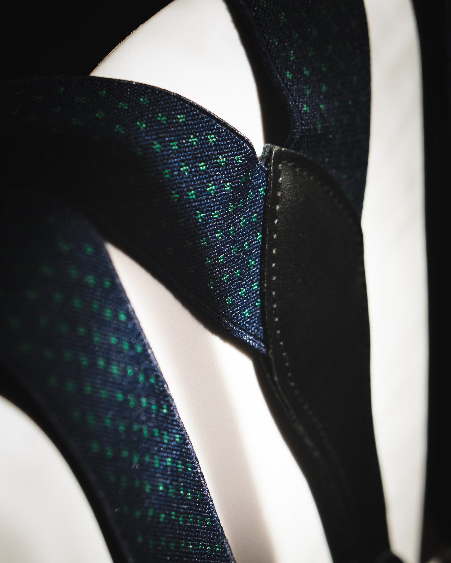 Tirantes azul marino microtopos verde