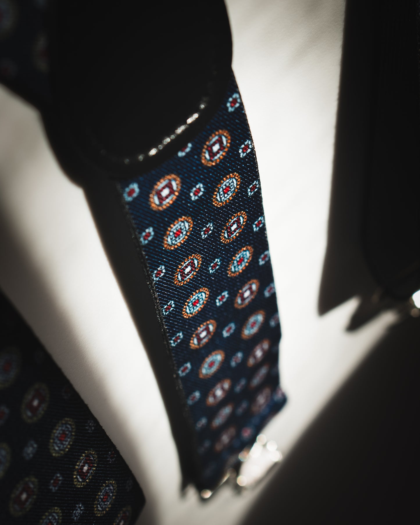 Tirantes detalles geométricos azul