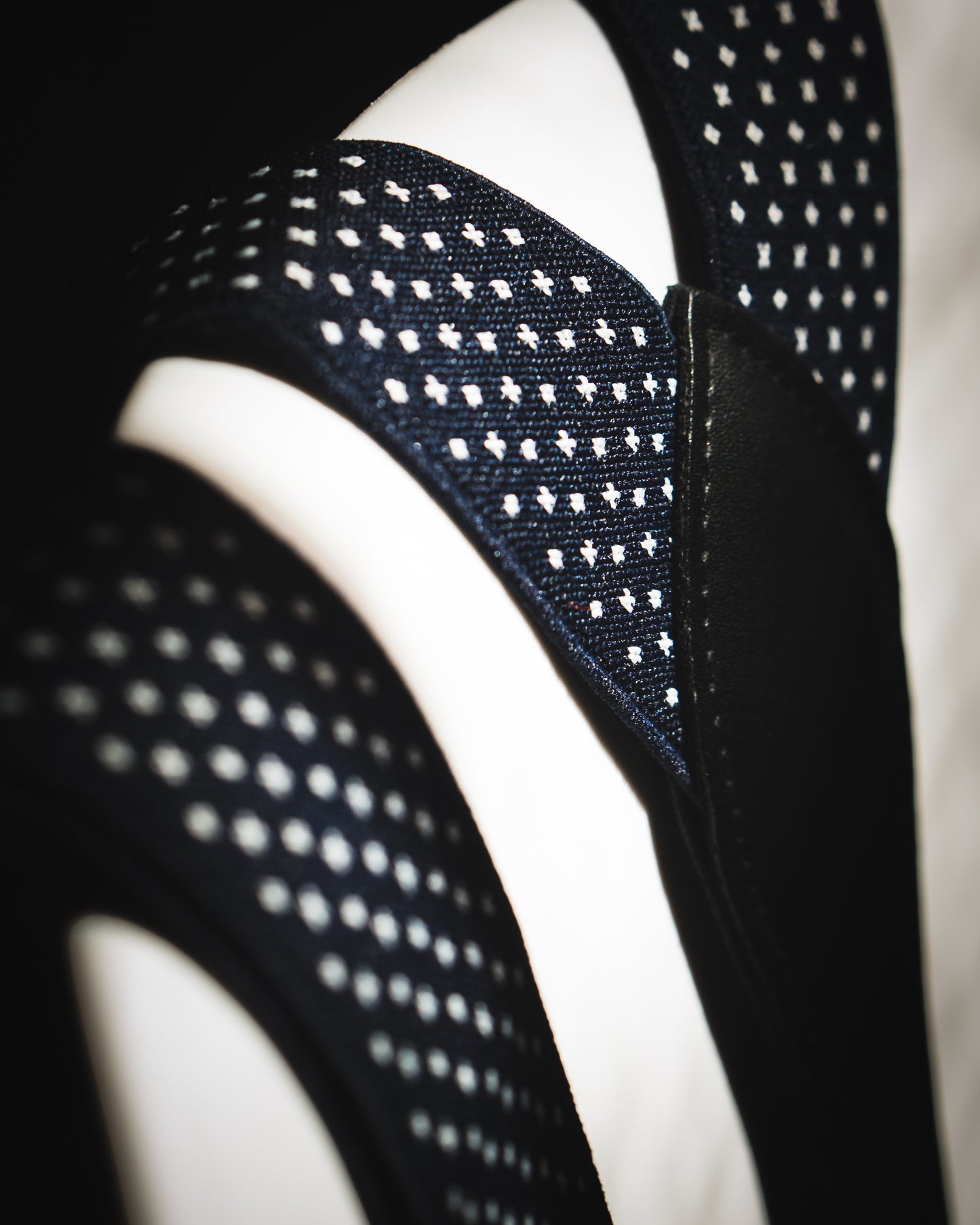 TIRANTES AZUL MARINO MICROTOPO BLANCO