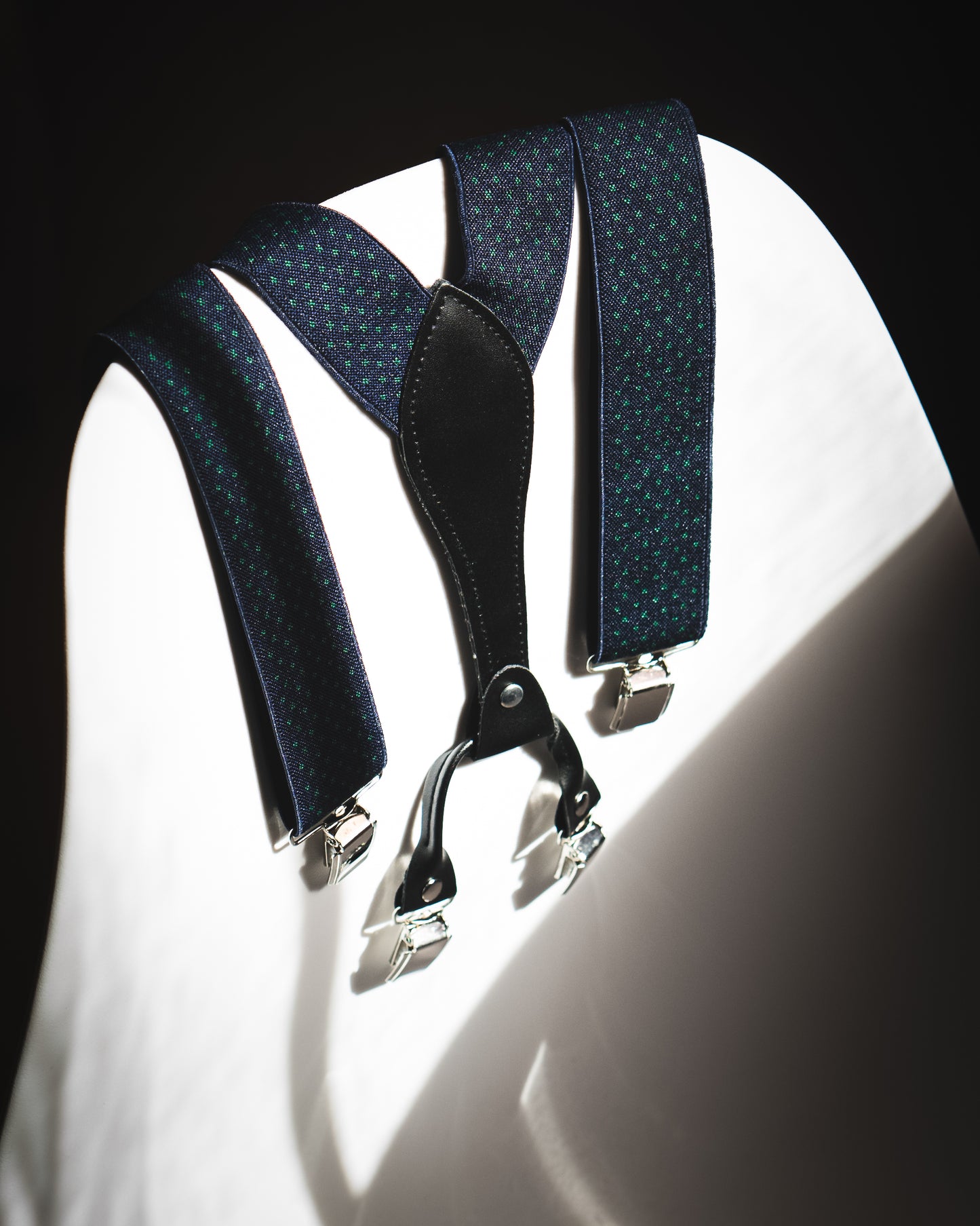 Tirantes azul marino microtopos verde