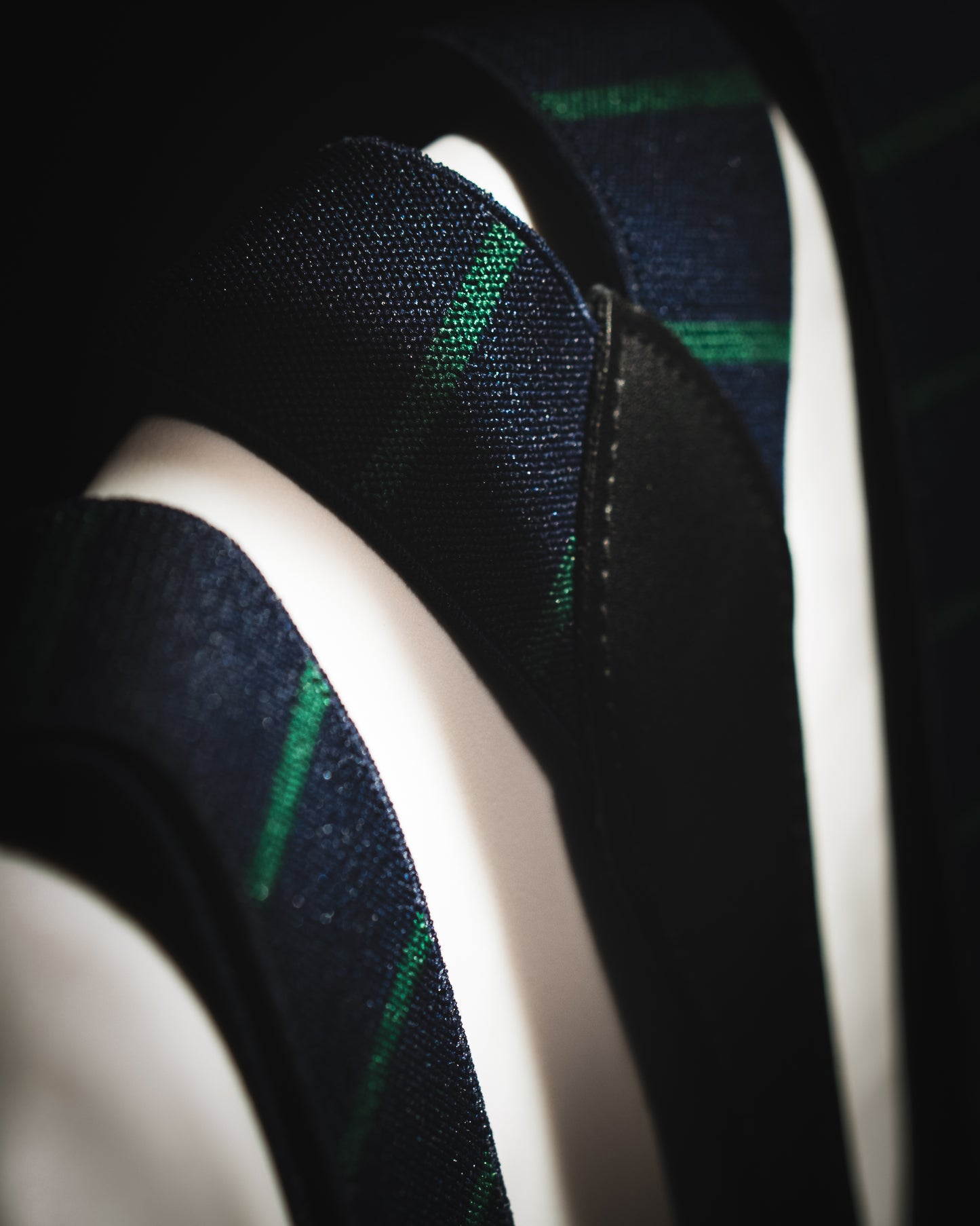 Tirantes azul marino franja verde